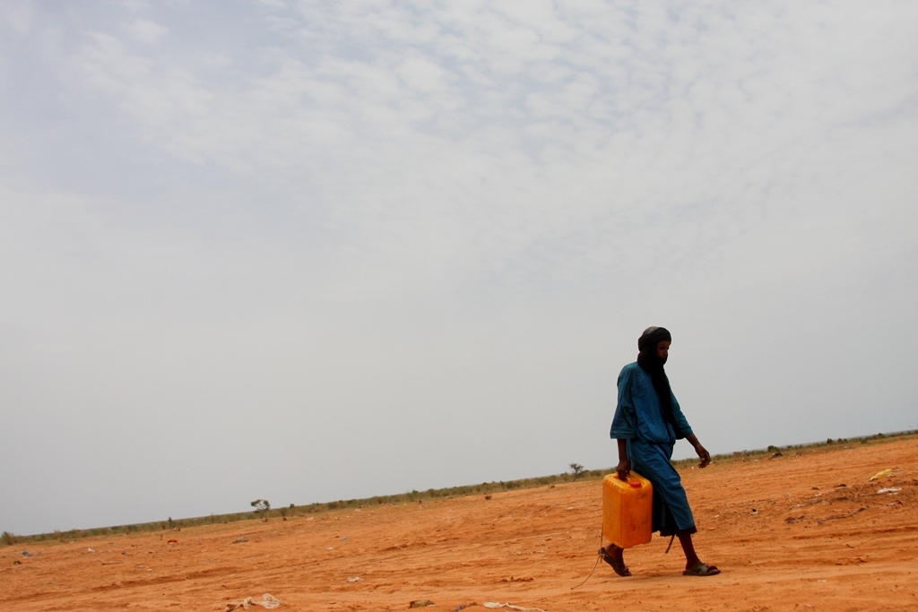 Fetching water - Andando a prendere l acqua